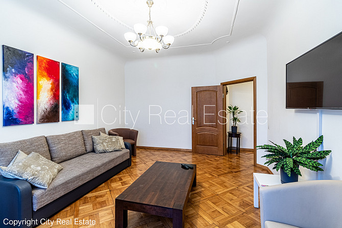 Fasādes māja, renovēta māja, ieeja no pagalma, ir lifts, kāpņu telpa pēc kapitālā remonta, Rīga - foto 19