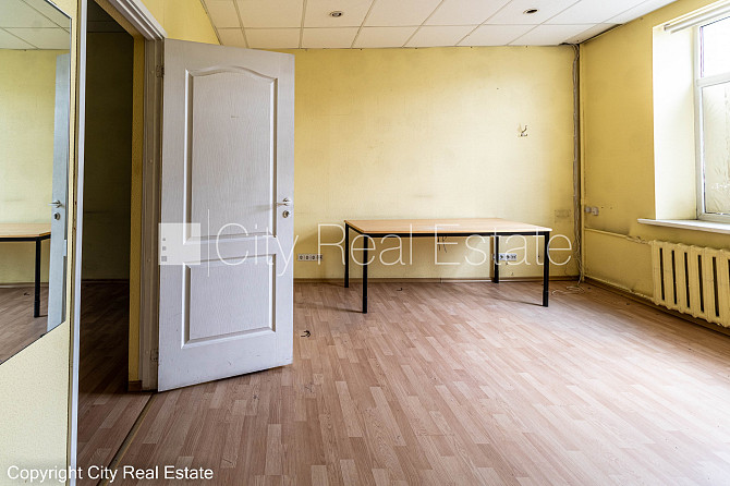 Pagalma ēka, slēgts pagalms, teritorijas iebrauktuves vārti aprīkoti ar automatizētu Rīga - foto 7