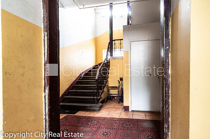 Pagalma ēka, slēgts pagalms, teritorijas iebrauktuves vārti aprīkoti ar automatizētu Rīga - foto 12