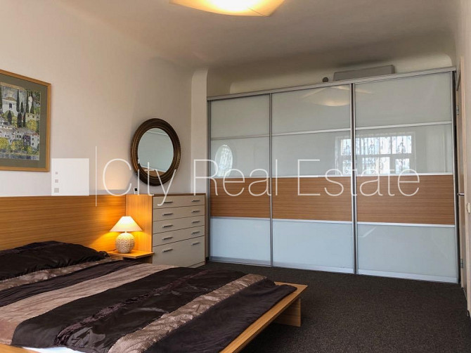 Fasādes māja, vieta automašīnai, kāpņu telpa pēc kosmētiskā remonta, istabas izolētas 2 Rīga - foto 4