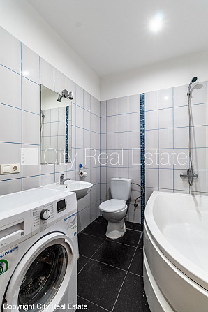 Renovēta māja, viena kvadrātmetra apsaimniekošanas maksa mēnesī  0,8 EUR, slēgts pagalms, Rīgas rajons - foto 9