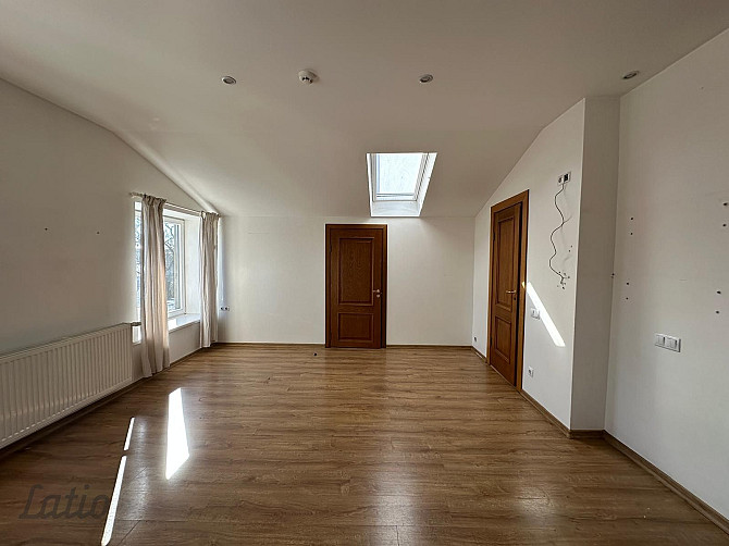 Četru istabu dzīvoklis 2017.gadā renovētā mūra nama, kas būvēts funkcionālisma stilā 1934.gadā, mans Рига - изображение 3