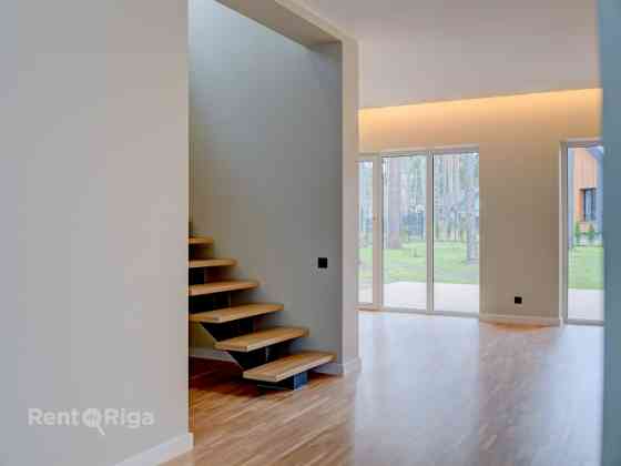 НОВЫЙ, ЭНЕРГОЭФФЕКТИВНЫЙ ДОМ В БЕРГИ!  Цена продажи соответствует оценочной Рига