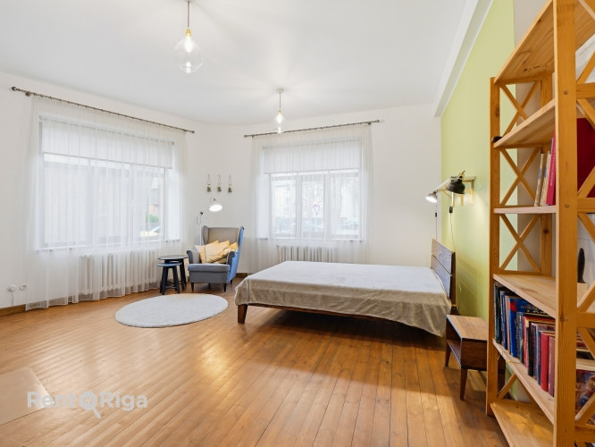 Šarmants dzīvoklis Jaunatnes dārza malā, kam saglabāta vēsturiskā Āgenskalna aura! Rīga - foto 9