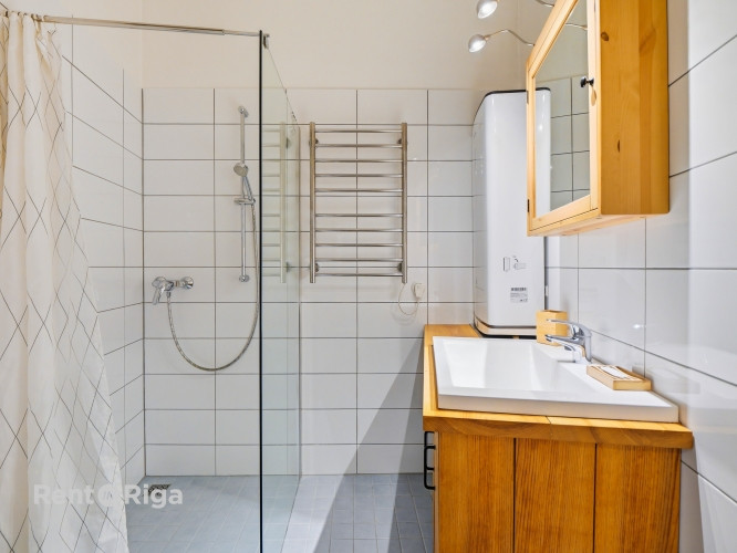 Šarmants dzīvoklis Jaunatnes dārza malā, kam saglabāta vēsturiskā Āgenskalna aura! Rīga - foto 7