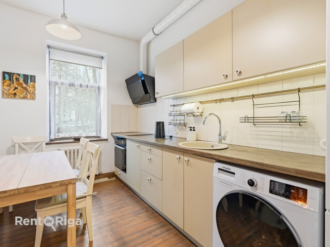 Šarmants dzīvoklis Jaunatnes dārza malā, kam saglabāta vēsturiskā Āgenskalna aura! Rīga - foto 5