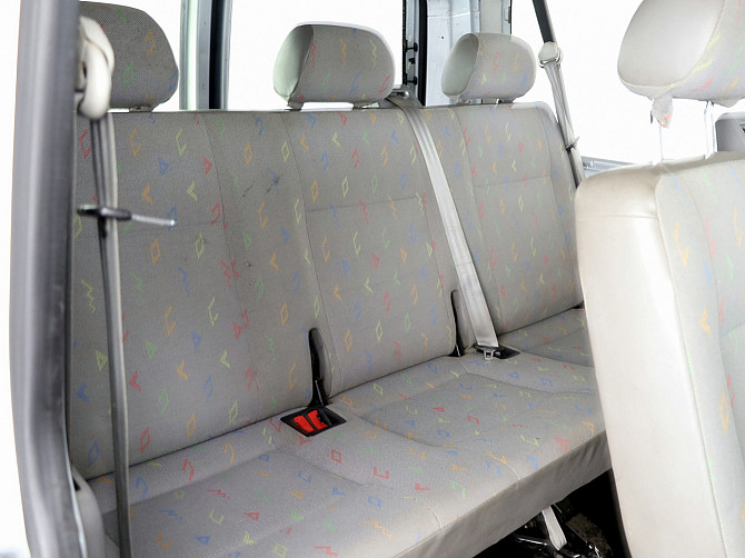 Volkswagen Transporter Kombi Passenger 2.5 TDI 96kW Таллин - изображение 8