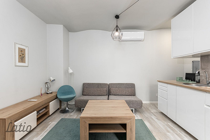 Izīrē ilgtermiņā mēbelētu un ar sadzīves tehniku aprīkotu divistabu dzīvokli pirmskara Rīga - foto 1