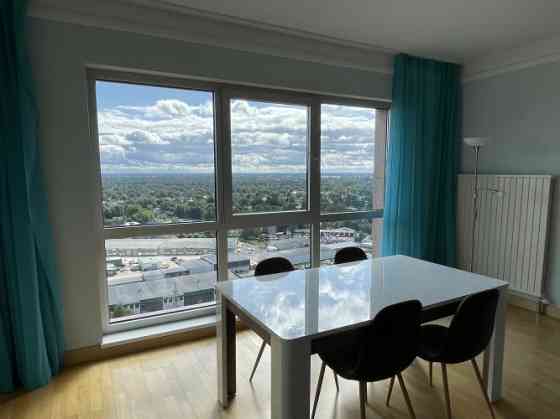 Сдается просторная 3хкомнатная квартира в многоэтажном жилом и деловом Рига