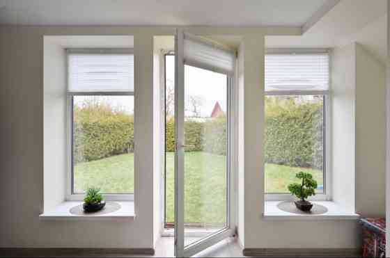 Предлагается кирпичный семейный дом в Олайнском районе, д/к Ezītis, с прочной Рига