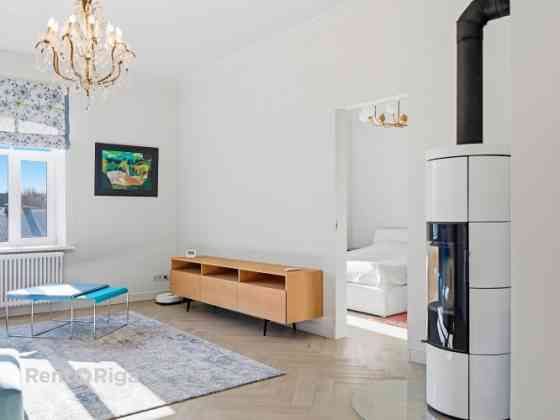 Четырехкомнатная квартира, сочетающая тишину и динамику города.  По адресу: улица Rīga