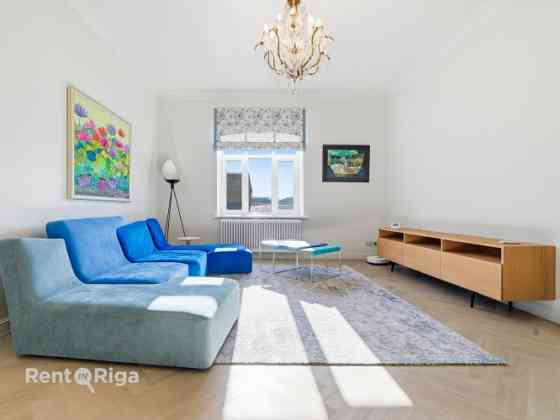 Четырехкомнатная квартира, сочетающая тишину и динамику города.  По адресу: улица Rīga