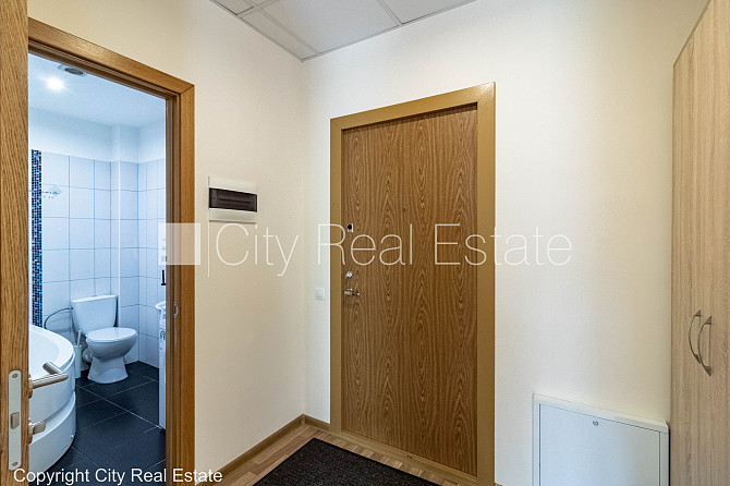 Jaunceltne, pazemes autostāvvieta, ir lifts, kāpņu telpa pēc kapitālā remonta, viena istaba Rīga - foto 19