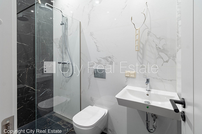 Фасадный дом, реновированный дом, фасад с декоративной штукатуркой, закрытый Рига - изображение 8