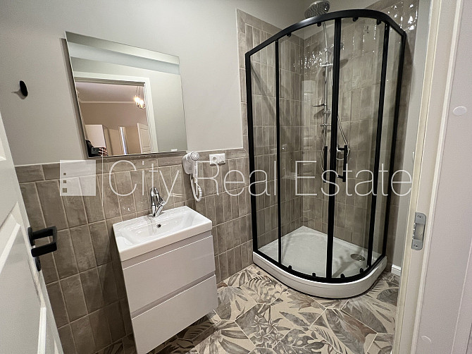 Фасадный дом, реновированный дом, подъездная дорога покрыта брущаткoй, Рига - изображение 8