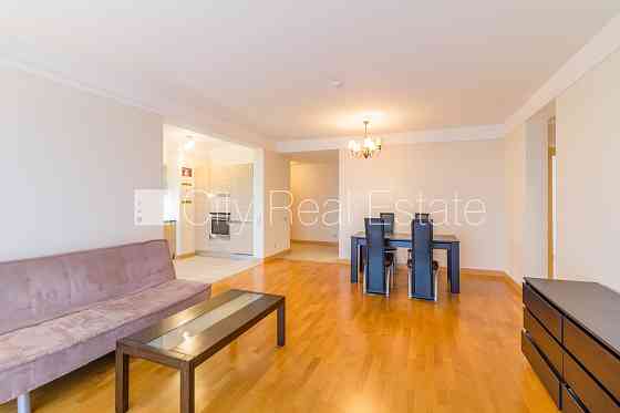 Проект - Panorama Plaza (Панорама Плаза), благоустроенный озеленённый двор, во дворе Рига