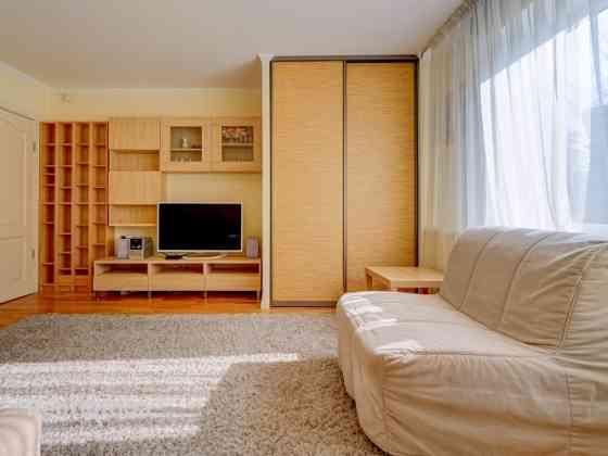 Предлагается в долгосрочную аренду уютная и светлая однокомнатная квартира в Рига