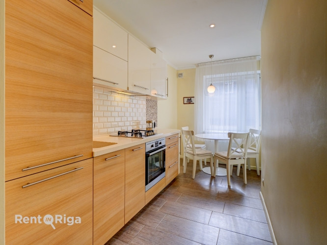 Предлагается в долгосрочную аренду уютная и светлая однокомнатная квартира в Рига - изображение 1