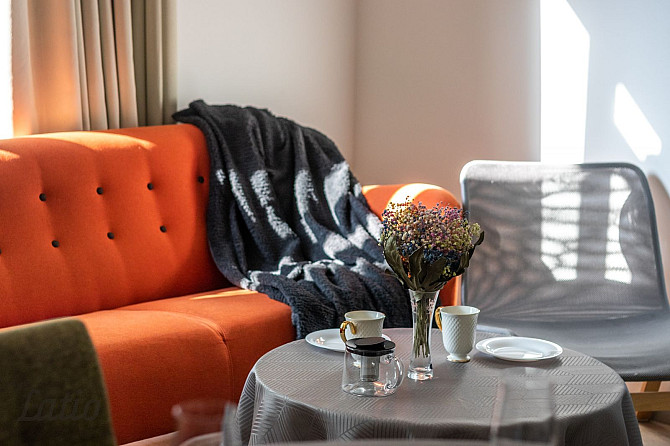 Izīrējam divu istabu dzīvokli Klīversalā ar panorāmas logiem un izcilu atrašanās vietu!

Divu istabu Рига - изображение 1