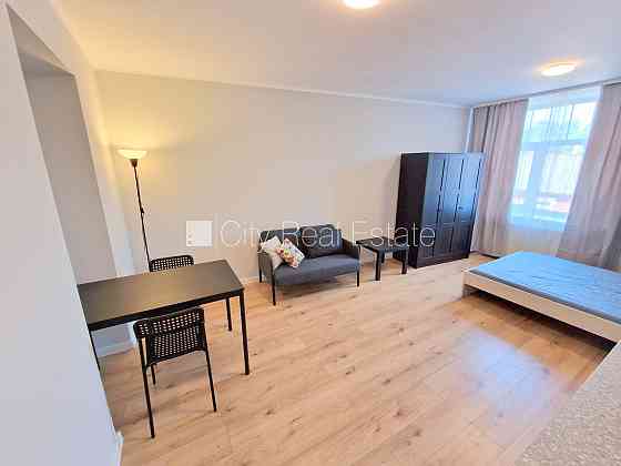 Фасадный дом, закрытый двор, возможность аренды парковки, вход с улицы, Rīga