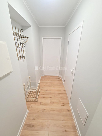 Fasādes māja, slēgts pagalms, iespēja nomāt autostāvvietu, ieeja no ielas, kāpņu telpa pēc Rīga - foto 14