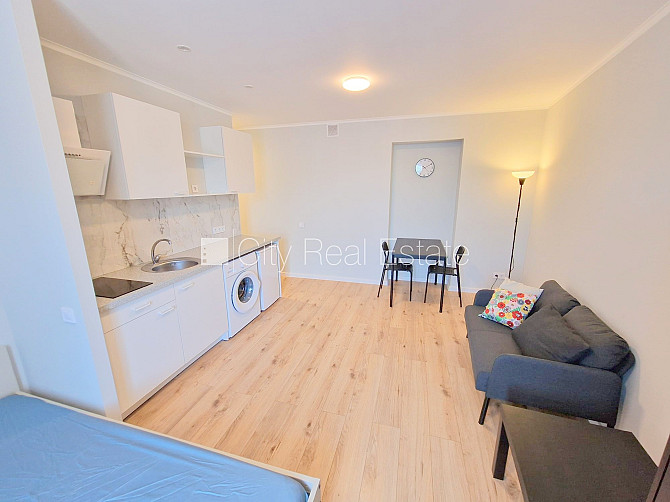 Fasādes māja, slēgts pagalms, iespēja nomāt autostāvvietu, ieeja no ielas, kāpņu telpa pēc Rīga - foto 7