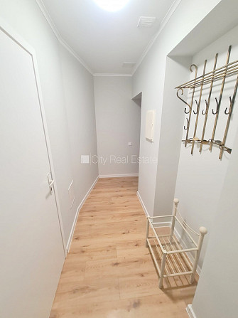 Fasādes māja, slēgts pagalms, iespēja nomāt autostāvvietu, ieeja no ielas, kāpņu telpa pēc Rīga - foto 15