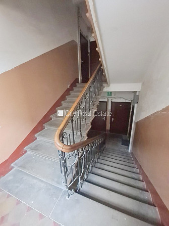 Fasādes māja, slēgts pagalms, iespēja nomāt autostāvvietu, ieeja no ielas, kāpņu telpa pēc Rīga - foto 16