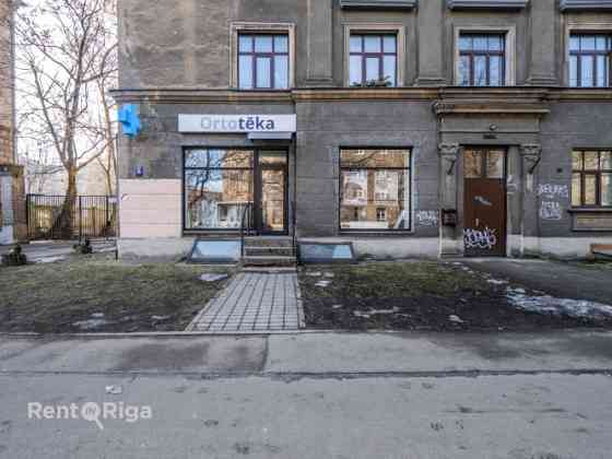 Коммерческие помещения с большими витринами в оживлённом месте!  Планировка: Rīga