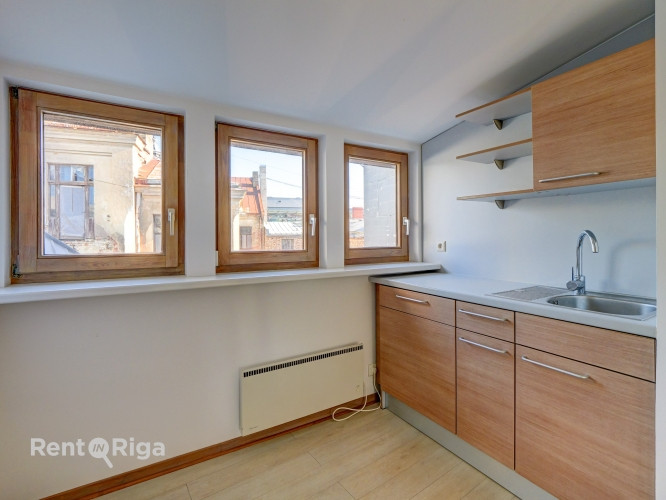 Nomai tiek piedāvāts ērts un funkcionāli dizainisks mansarda birojs. Tā kopējā platība 60 Rīga - foto 7