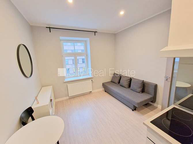 Фасадный дом, реновированный дом, закрытый двор, вход с улицы, лестничная клетка Рига - изображение 18