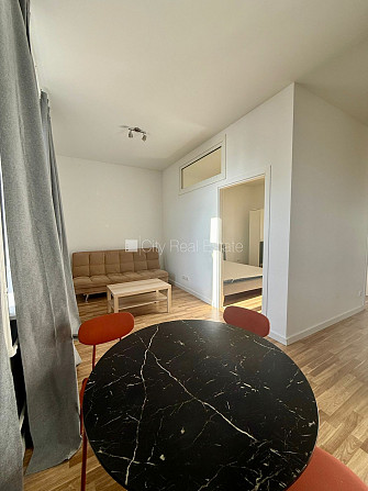 Фасадный дом, реновированный дом, возможность аренды парковки, вход с улицы, лифт, Рига - изображение 9