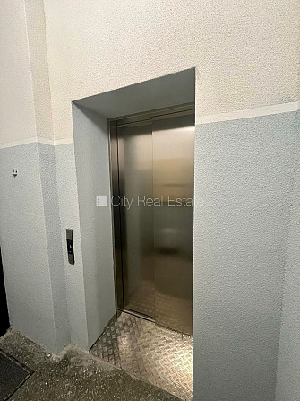 Фасадный дом, реновированный дом, возможность аренды парковки, вход с улицы, лифт, Рига - изображение 17