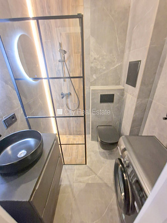 Fasādes māja, renovēta māja, slēgts pagalms, ieeja no ielas, ir lifts, kāpņu telpa pēc Rīga - foto 8