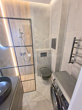 Fasādes māja, renovēta māja, slēgts pagalms, ieeja no ielas, ir lifts, kāpņu telpa pēc Rīga - foto 9