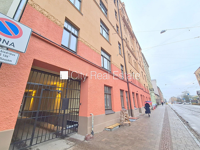 Fasādes māja, renovēta māja, slēgts pagalms, ieeja no ielas, ir lifts, kāpņu telpa pēc Rīga - foto 18