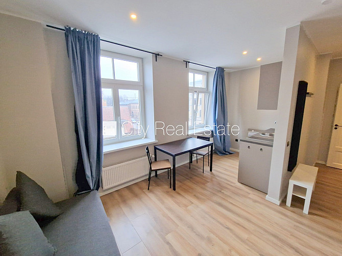 Fasādes māja, renovēta māja, slēgts pagalms, ieeja no ielas un pagalma, kāpņu telpa pēc Rīga - foto 1