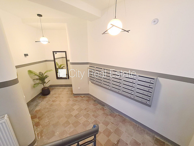 Fasādes māja, renovēta māja, slēgts pagalms, ieeja no ielas un pagalma, kāpņu telpa pēc Rīga - foto 17