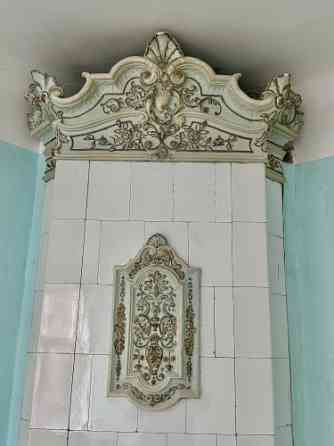 Из квартиры открывается вид на тихий внутренний двор, благодаря чему она очень Рига