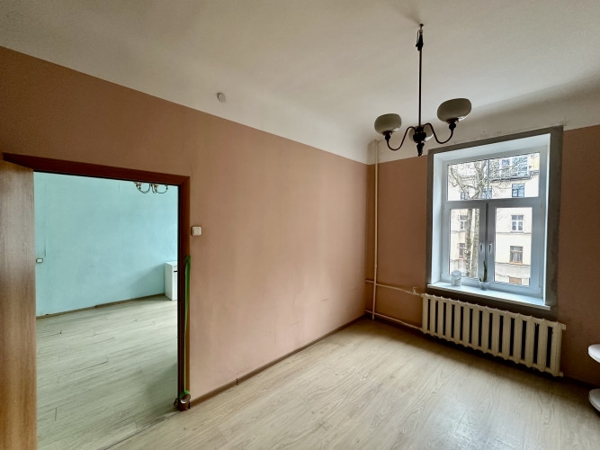 Из квартиры открывается вид на тихий внутренний двор, благодаря чему она очень Рига - изображение 6