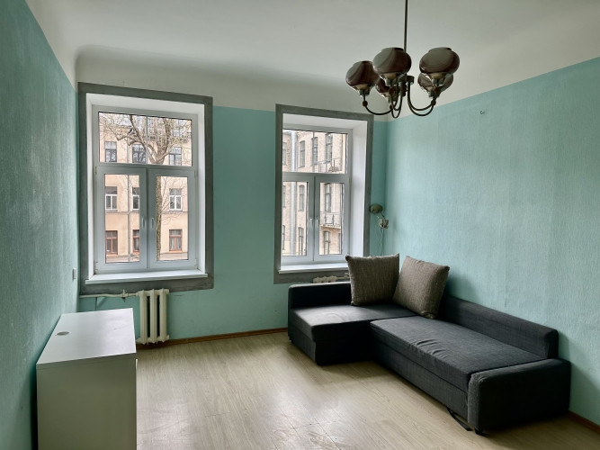 Из квартиры открывается вид на тихий внутренний двор, благодаря чему она очень Рига - изображение 2