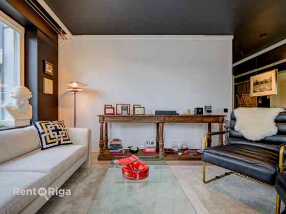 Продаётся квартира на верхнем этаже с впечатляющей террасой (60м2) в тихом центре Рига