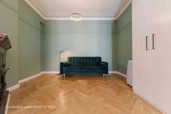 Эксклюзивная 3-комнатная квартира в Центре.  В квартире есть просторная гостиная, Рига