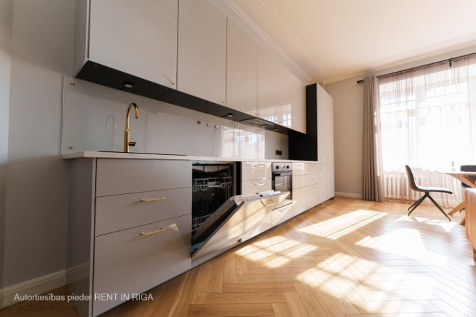 Эксклюзивная 3-комнатная квартира в Центре.  В квартире есть просторная гостиная, Рига - изображение 9