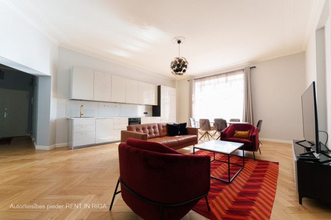Эксклюзивная 3-комнатная квартира в Центре.  В квартире есть просторная гостиная, Рига - изображение 8