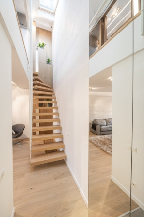 Ekskluzīvs divu līmeņu dzīvoklis ar terasi Rīgas centrā!  Dzīvoklis pilnībā renovēts Rīga - foto 8