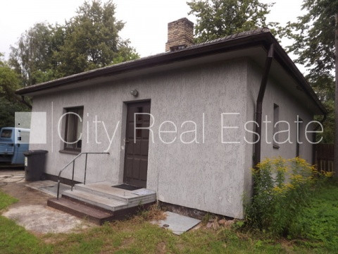 Здание во дворе, реновированный дом, закрытый двор, возможность аренды парковки, Рига - изображение 1