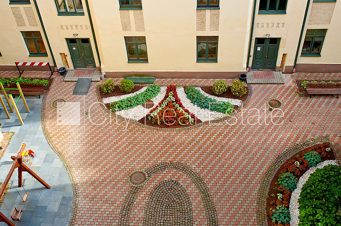 Pagalma māja, renovēta māja, labiekārtots apzaļumots pagalms, slēgts pagalms, ieeja no Rīga - foto 5