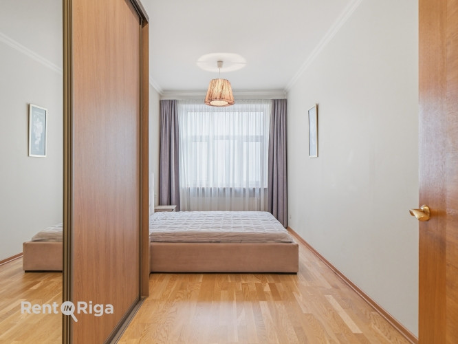 Izīrē gaišu un mājīgu 3 istabu dzīvokli Rīgas centrā!  Ienākot dzīvoklī ir garš gaitenis un kreisajā Рига - изображение 8