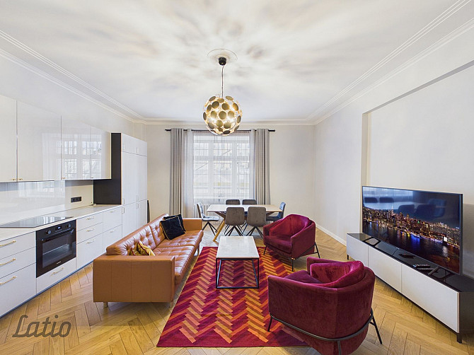 Izīrē elegantu un gaumīgi renovētu 3 istabu dzīvokli pašā Rīgas centrā  Brīvības ielā. Dzīvoklis apv Рига - изображение 1